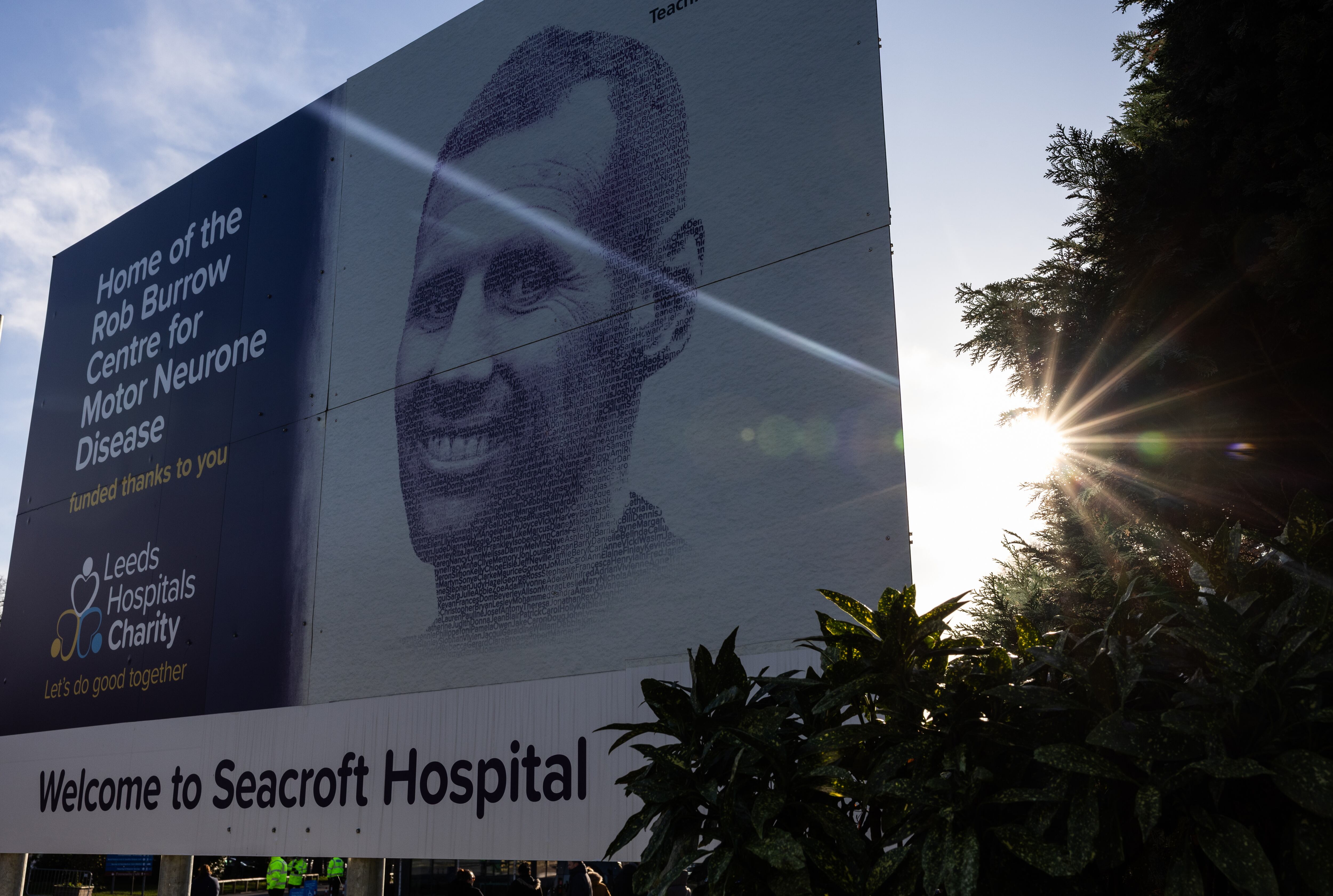LEEDS (United Kingdom), 20/11/2025.- The sign at the entrance to the Rob Burrow Centre for Motor Neurone Disease at the Seacroft Hospital in Leeds, Britain, 20 November 2025. The centre, which is dedicated to the care, treatment and research of Motor Neurone Disease, is named after Rugby League player Rob Burrows CBE, who died from the disease in 2024. (Reino Unido) EFE/EPA/ADAM VAUGHAN
