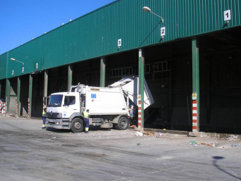 Trabajadores del servicio de recogida de residuos urbanos y enseres de ARCGISA comenzarán su huelga, este próximo jueves.