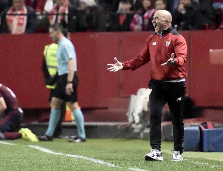 Sampaoli da indicaciones a sus jugadores