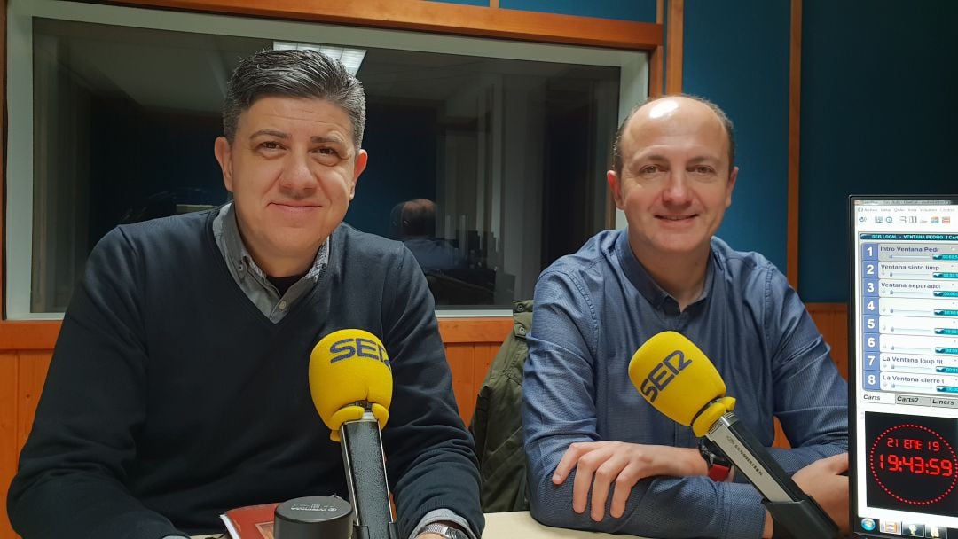 Francisco Sierra y Luis Marina en el estudio de La Ventana de Cantabria 