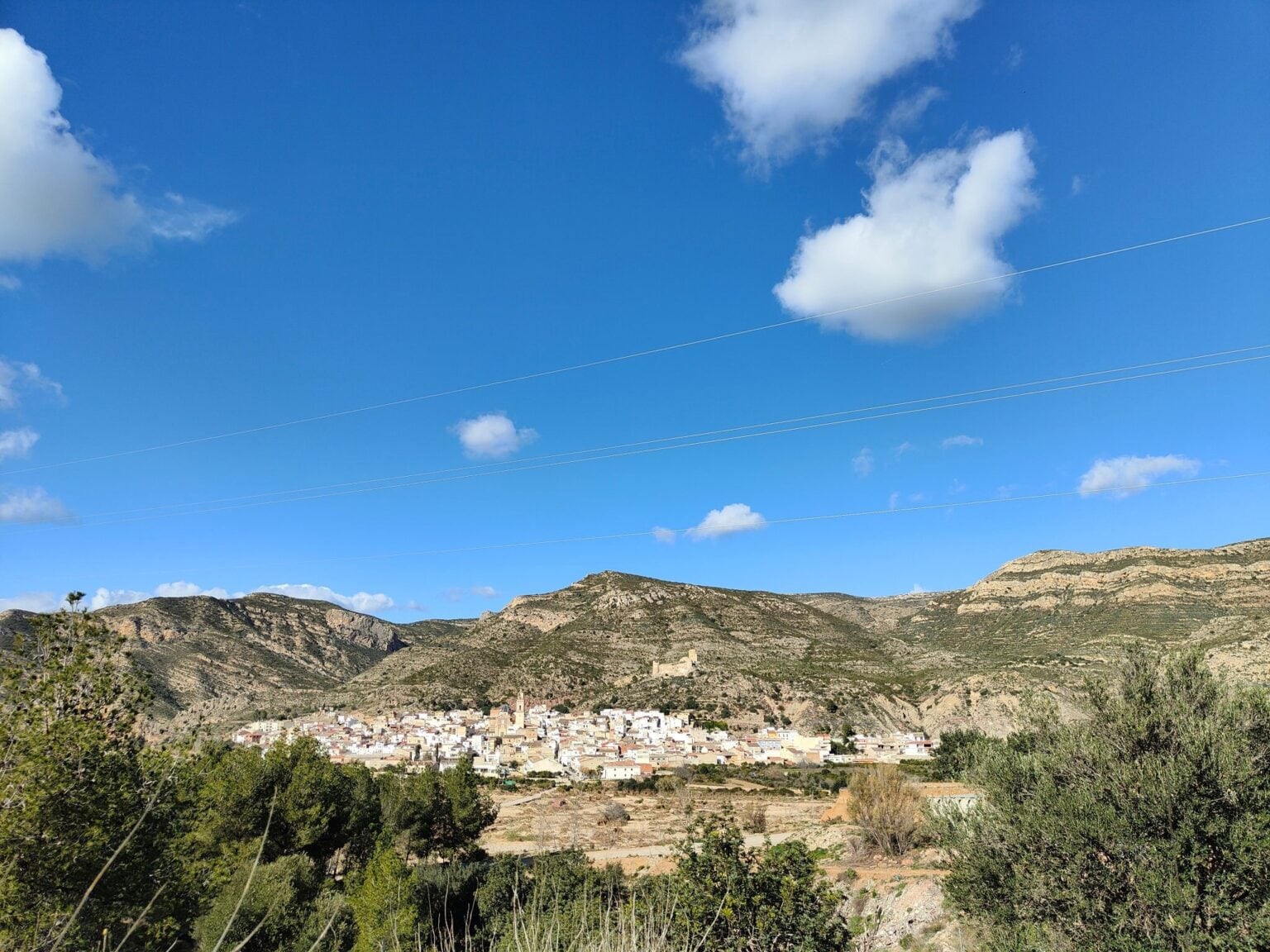 Vista del pueblo valenciano de Gestalgar desde Los Yesares, destacando el meandro que el Turia dibuja a su paso. Foto: Vestal