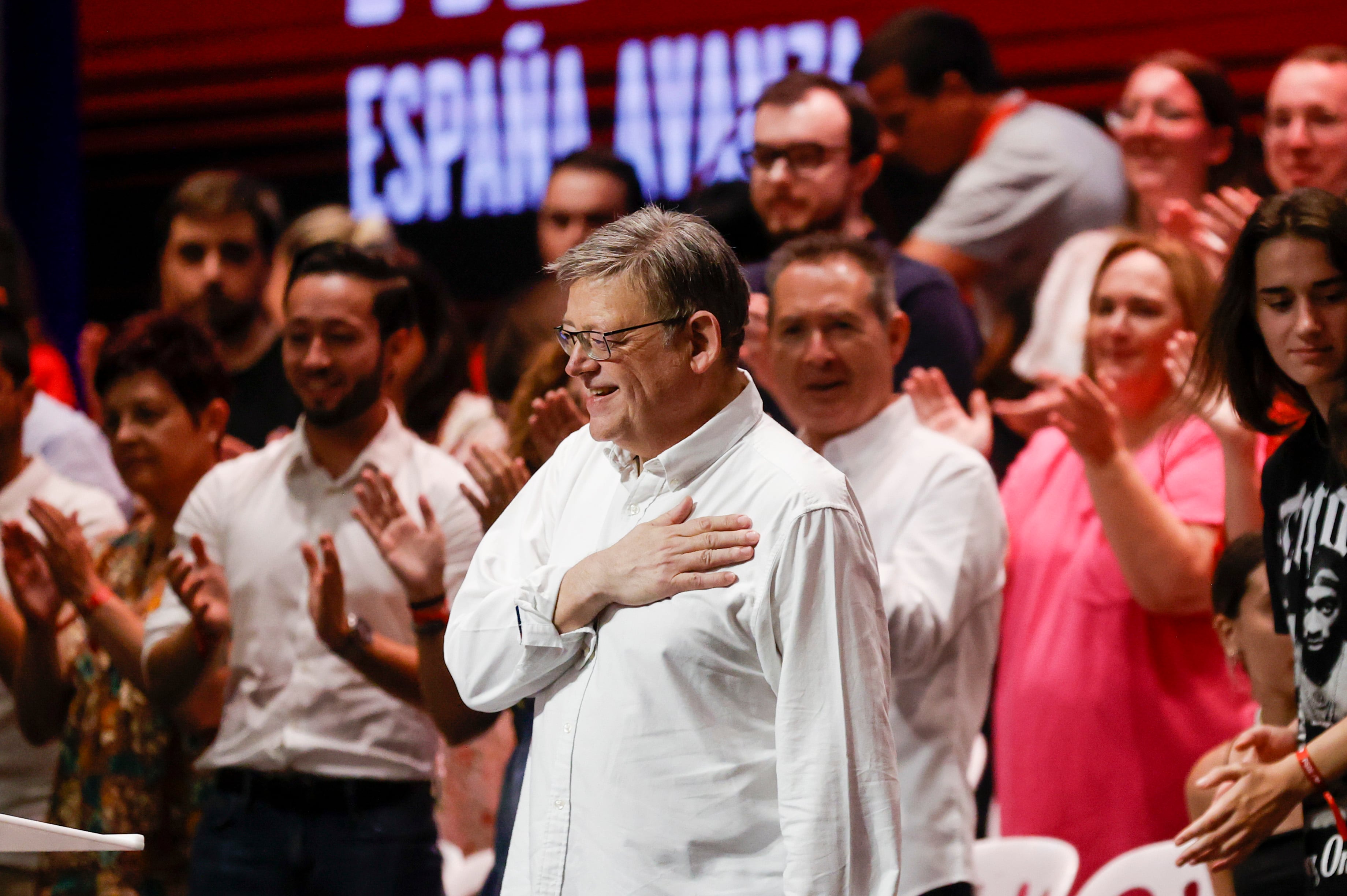 Ximo Puig, este sábado durante el mitin que ha organizado el PSOE en la ciudad de Valencia, al que asiste el presidente del Gobierno Pedro Sánchez.