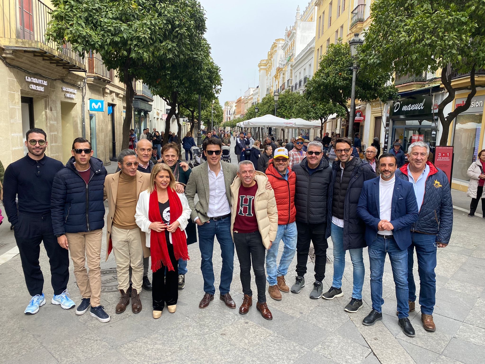 José Luis López y  la alcaldesa junto a Miguel Ángel Silvestre, Pitingo, Alex García o José Mota