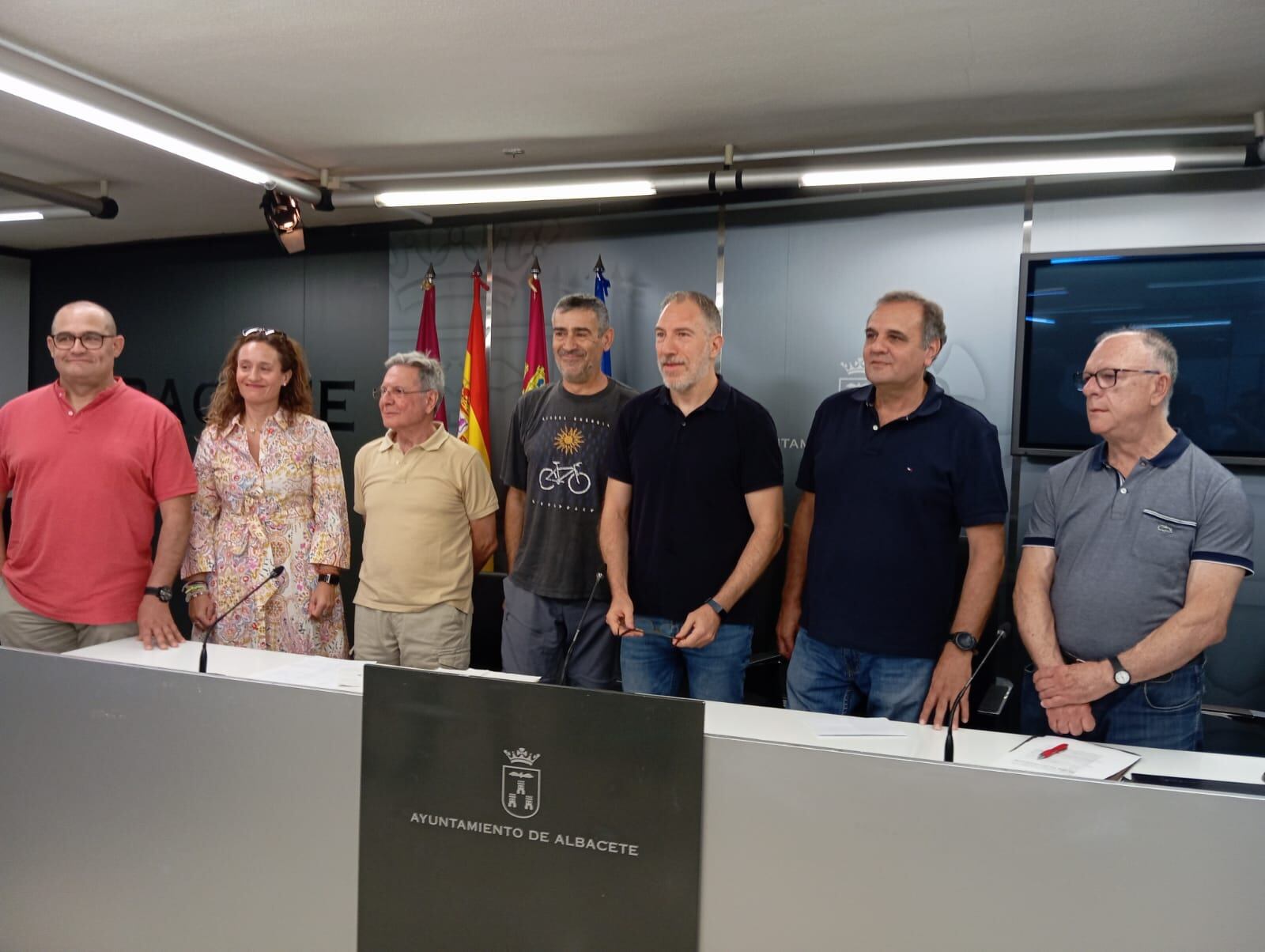 Rueda de prensa de la FAVA y otros colectivos para mostrar su rechazo al proyecto