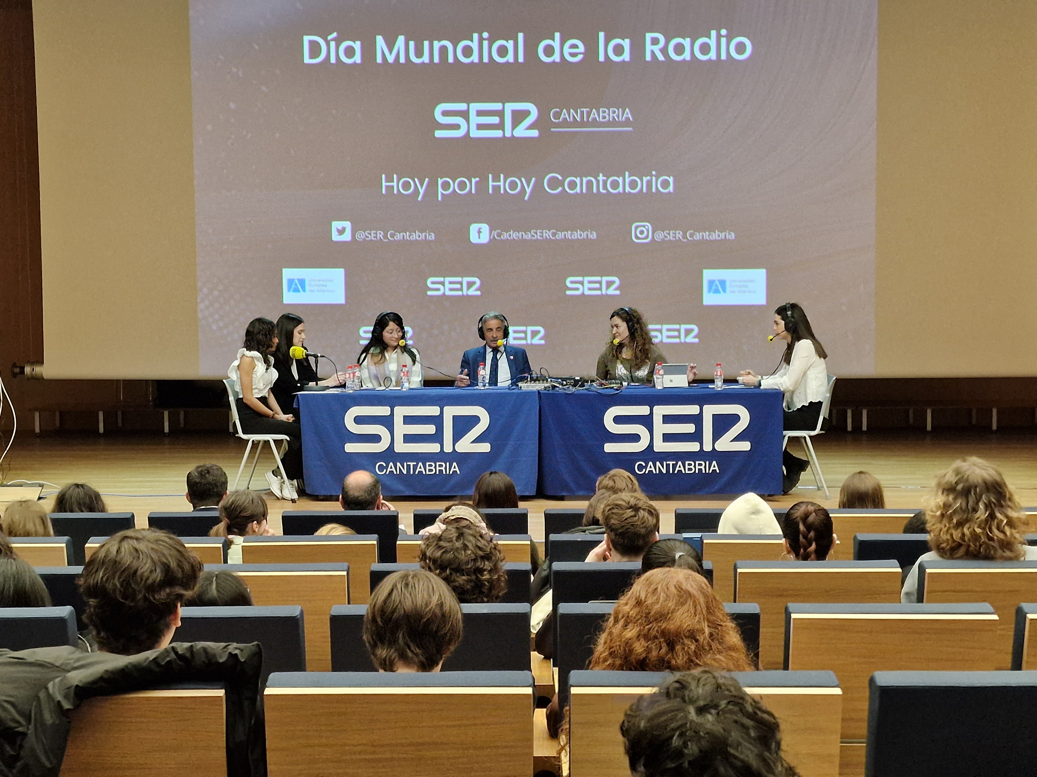 Miguel Ángel Revilla durante un momento de la entrevista.