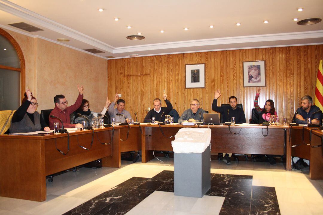 Votos favorables del equipo de gobierno de Ondara al presupuesto municipal de 2020.