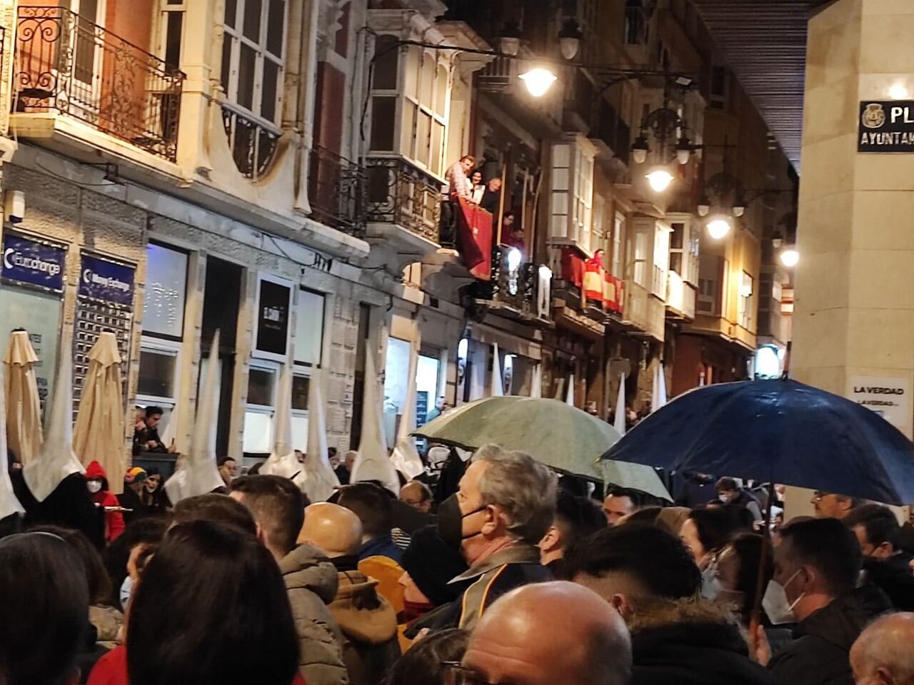 La lluvia no impidió que los ciudadanos vieran la Procesión del Martes Santo