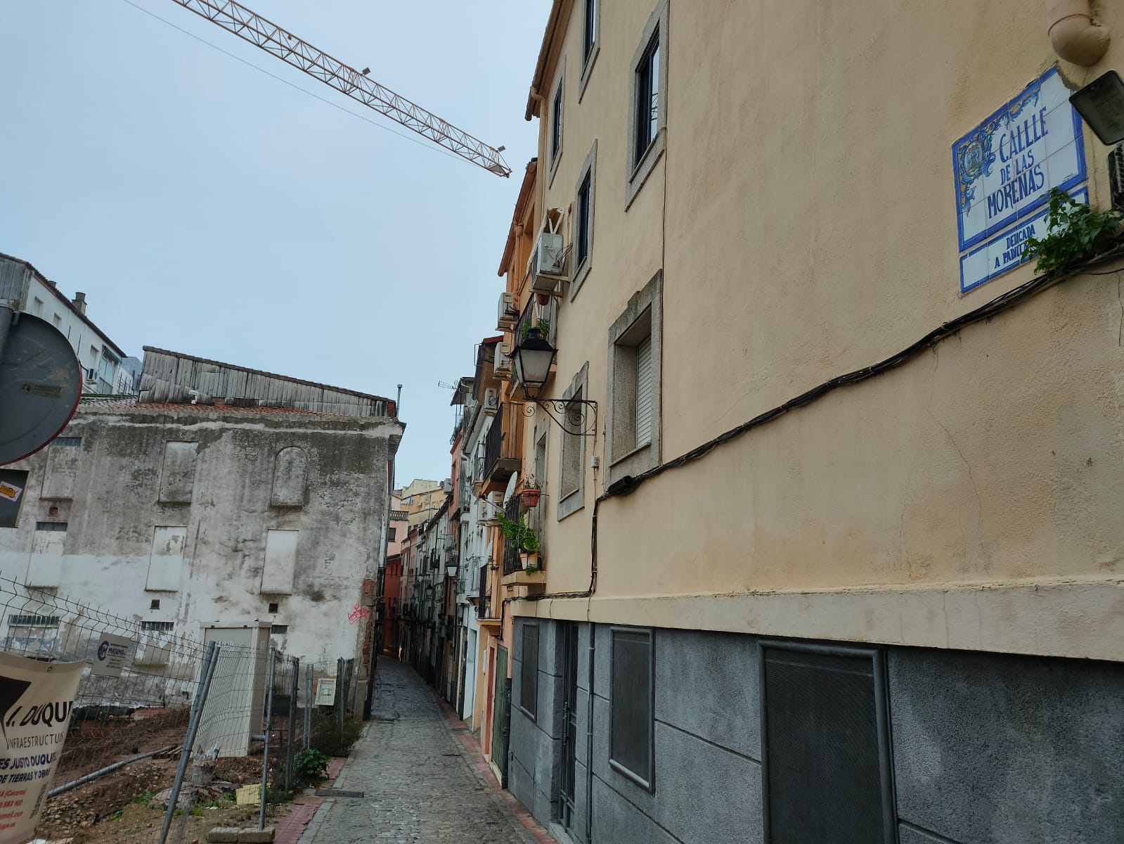 Calle de las Morenas de Plasencia donde se produjo el presunto asesinato de una mujer en un caso que se declaró &quot;en ámbito de la prostitución&quot;.