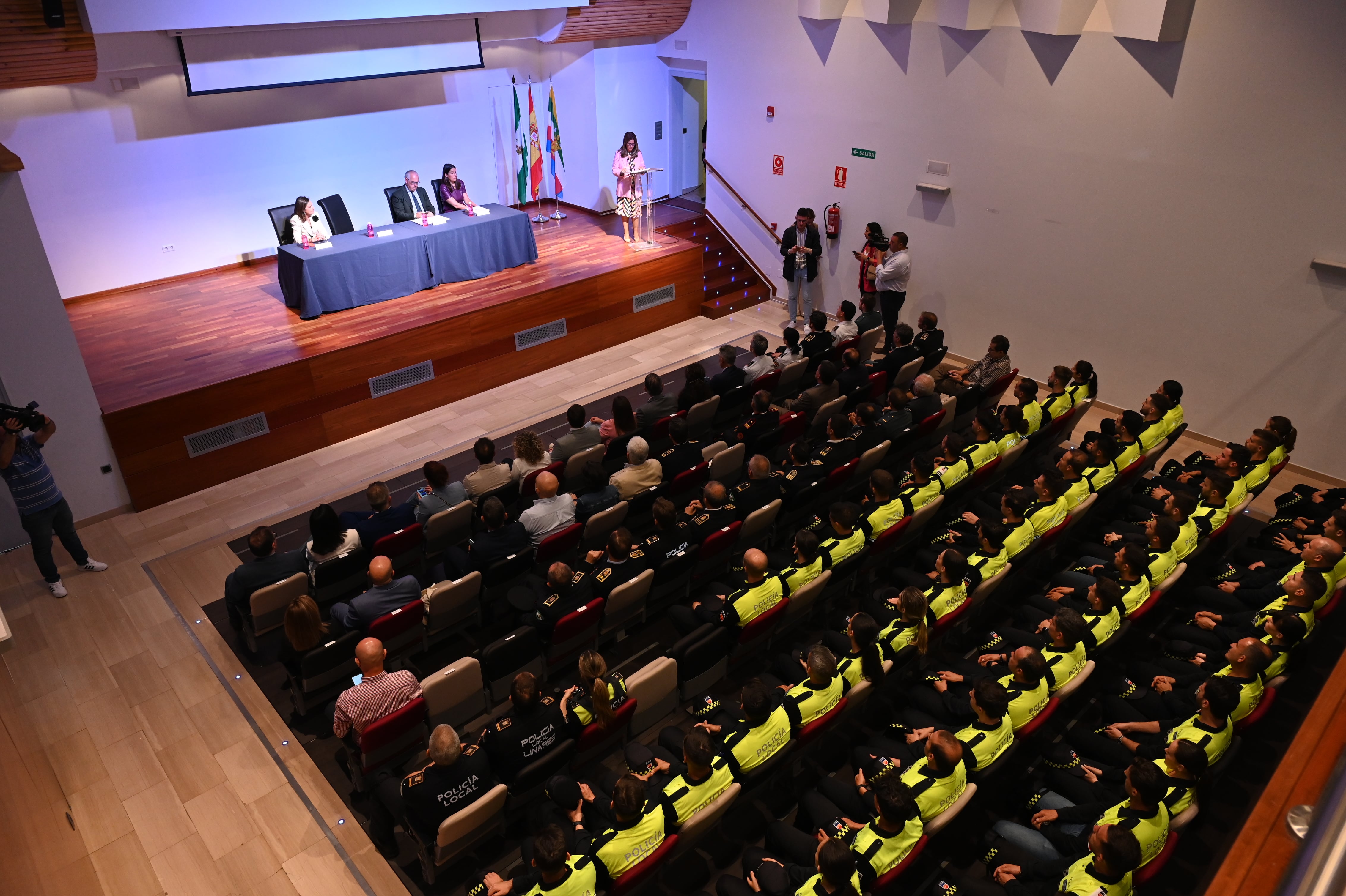El Auditorio del Pósito ha acogido la inauguración de la acción formativa para agentes policiales.