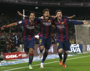 Luis Suárez, Messi y Neymar celebran un gol