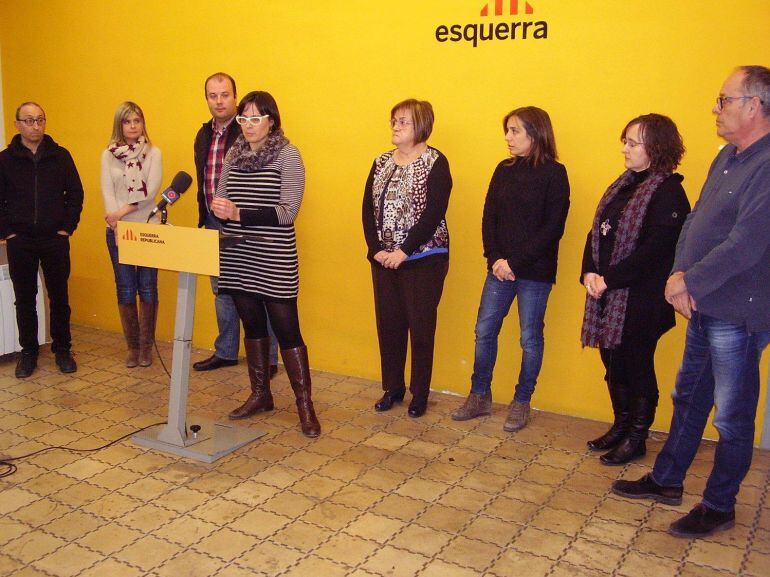 Ester Alberich en la roda de premsa per explicar la revocació d'Àlfred Pitarch