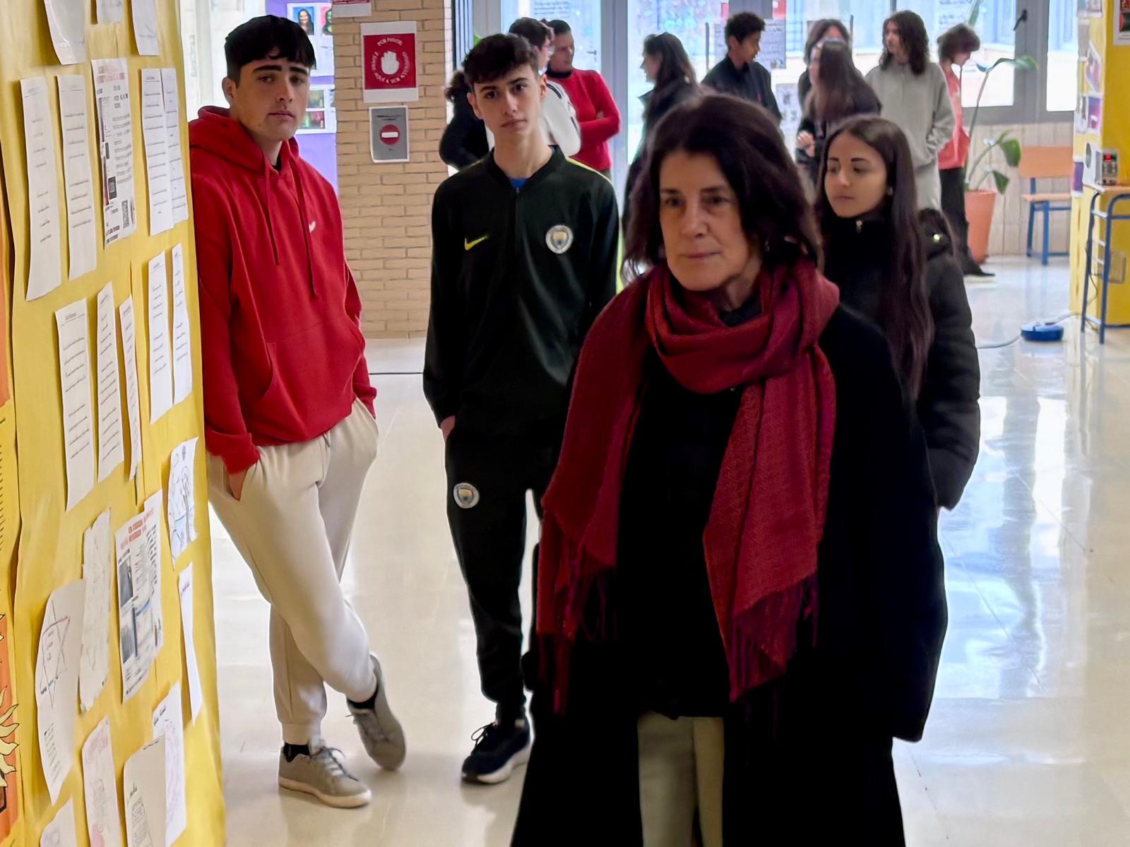 La astrofísica Casiana Muñoz visita el instituto que lleva su nombre en Córdoba,  con motivo del Día de Andalucía