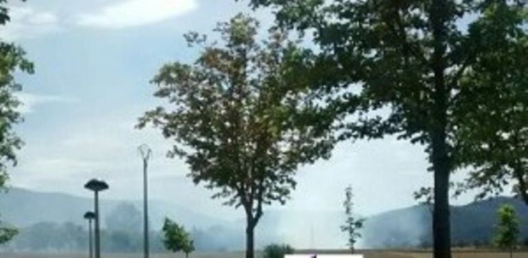 El incendio se ha originado en Errosteguieta, entre Portal de Lasarte y Mendizabala