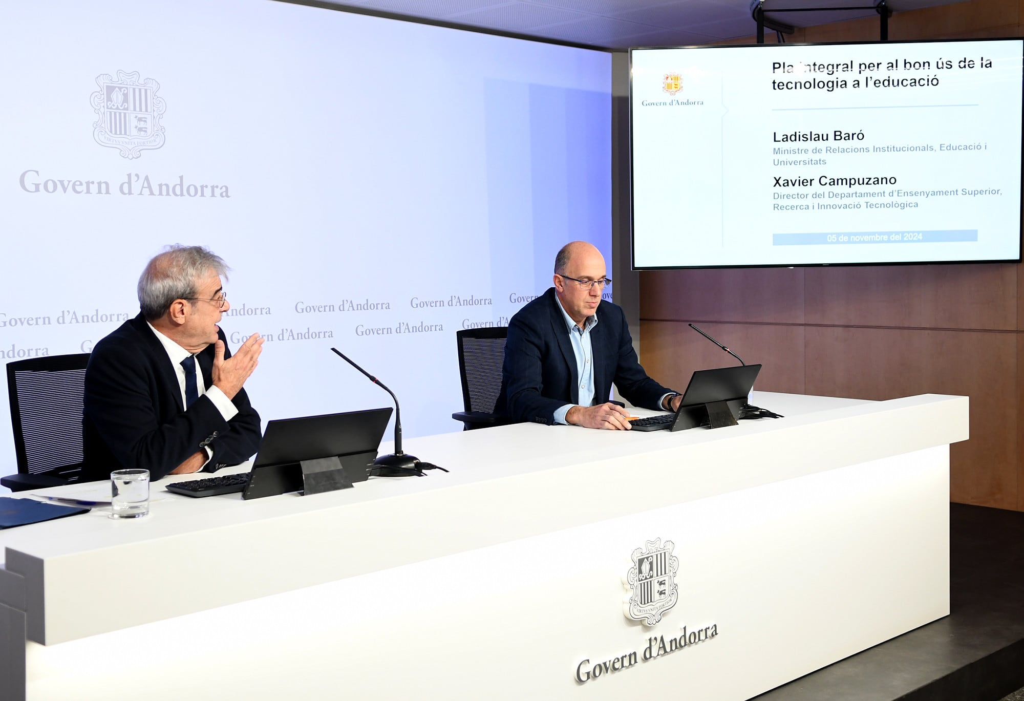 El ministre d&#039;Educació, Ladislau Baró, i el director del departament, Xavier Campuzano, han presentat el Pla integral per al bon ús de la tecnologia a l&#039;educació