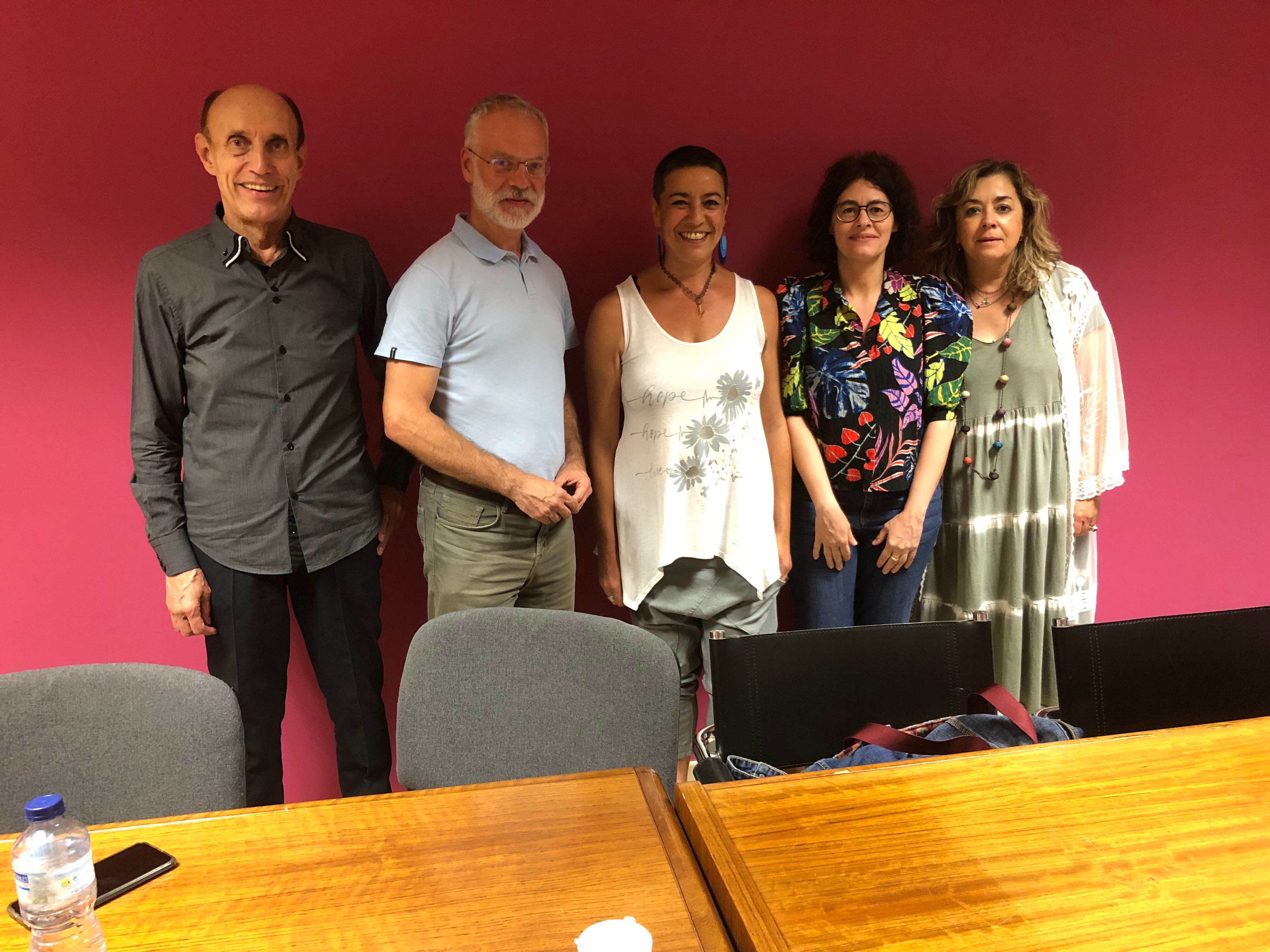 Els representants de Progressistes-SDP amb membres del SEP per valorar la situació dels docents.