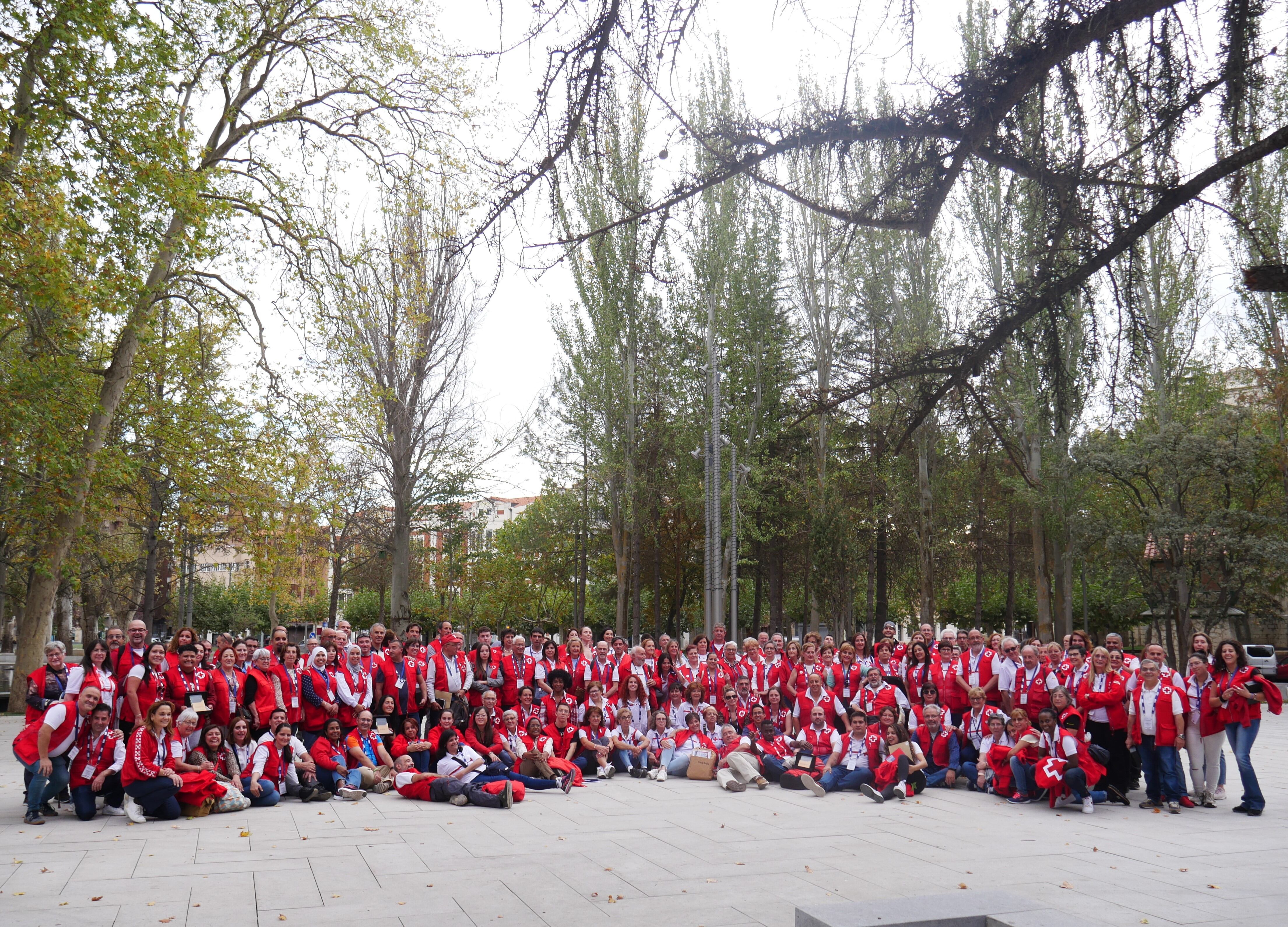 Foto de grupo del encuentro autonómico de Cruz Roja en Palencia