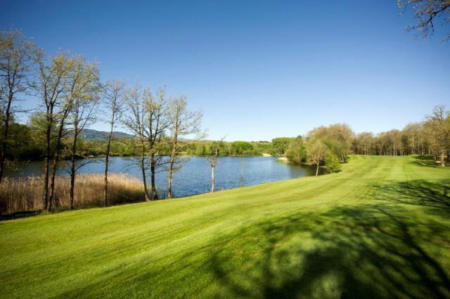 Imagen del campo de golf de Izki, ubicado en la localidad alavesa de Urturi.