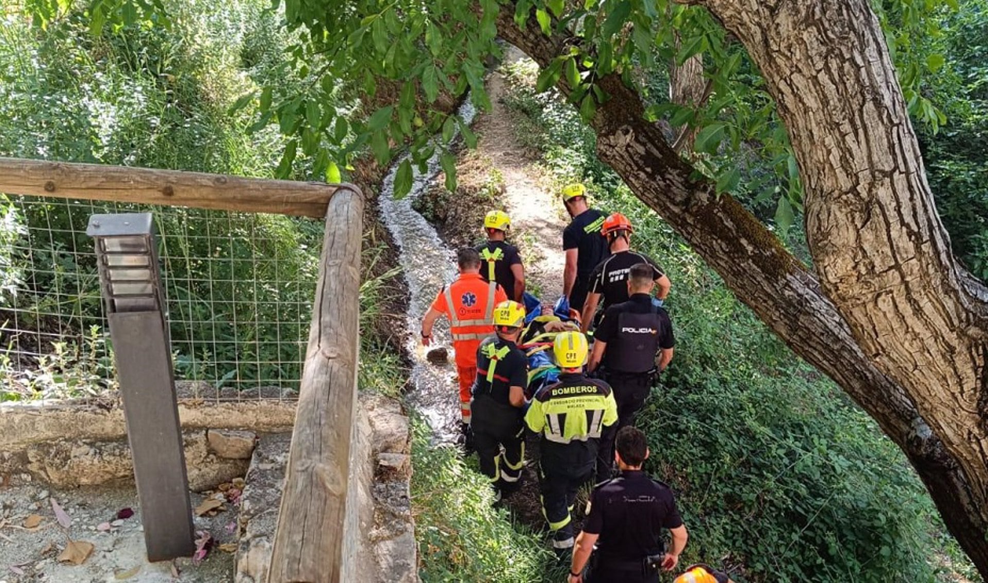 Los operativos de emergencia en el traslado de la joven herida