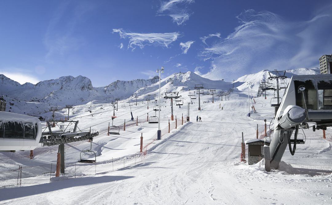 Camp defensa les estacions d'esquí i assegura que només intenten sobreviure.