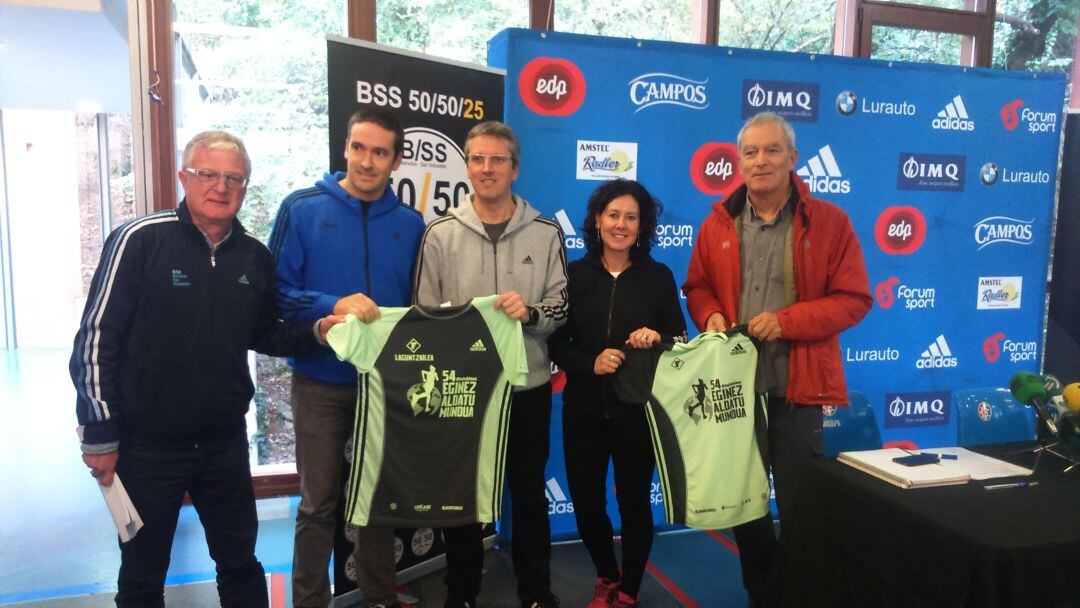 Representantes del Cd Fortuna en la presentación de la Behobia San Sebastián