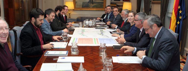 Reunión entre Ana Pastor y Xulio Ferreiro