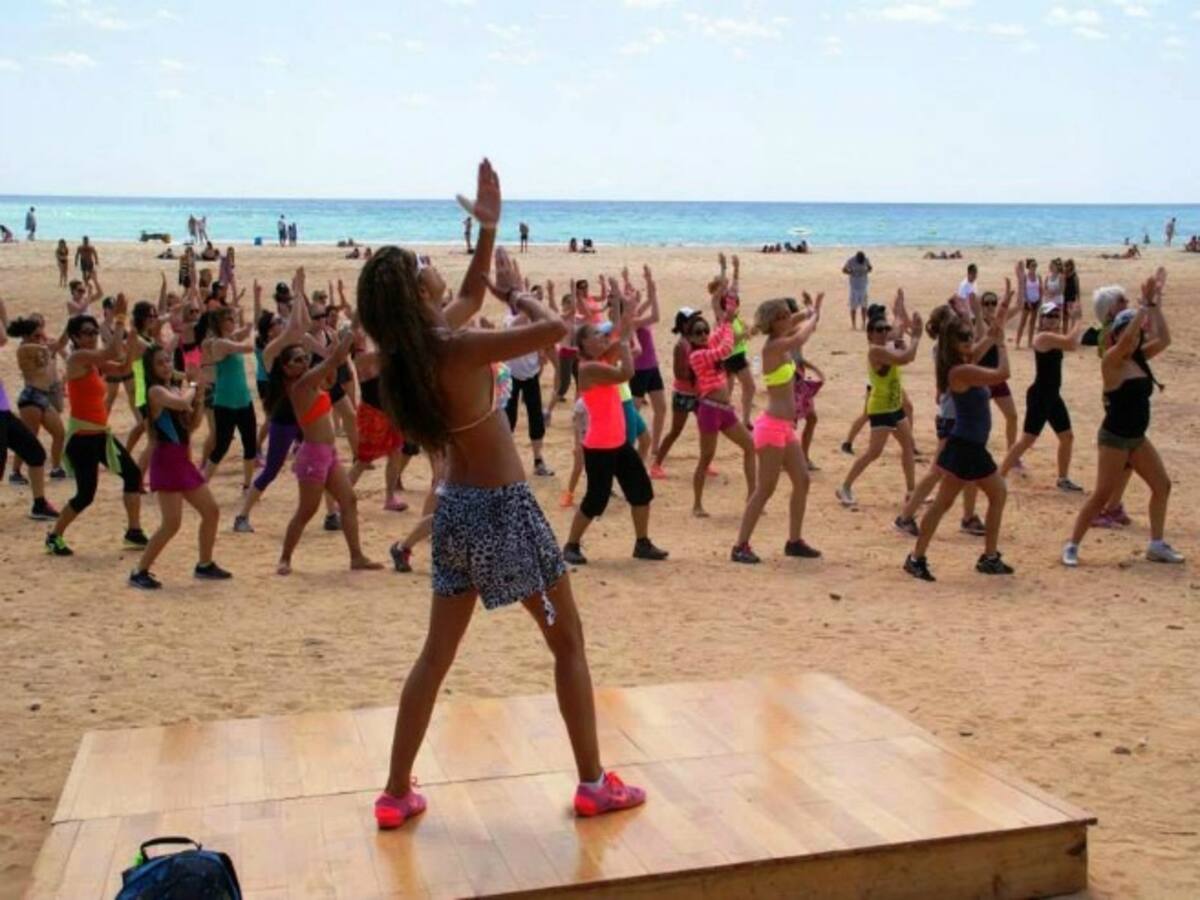81 suecos se trasladan a Fuerteventura para bailar zumba