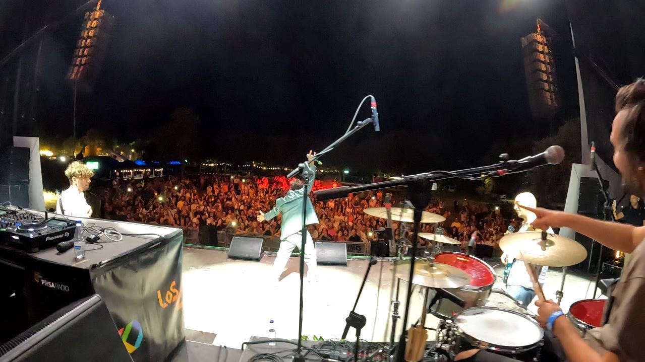 Blas Cantó durante su actuación en Los 40 Gandia Pop.