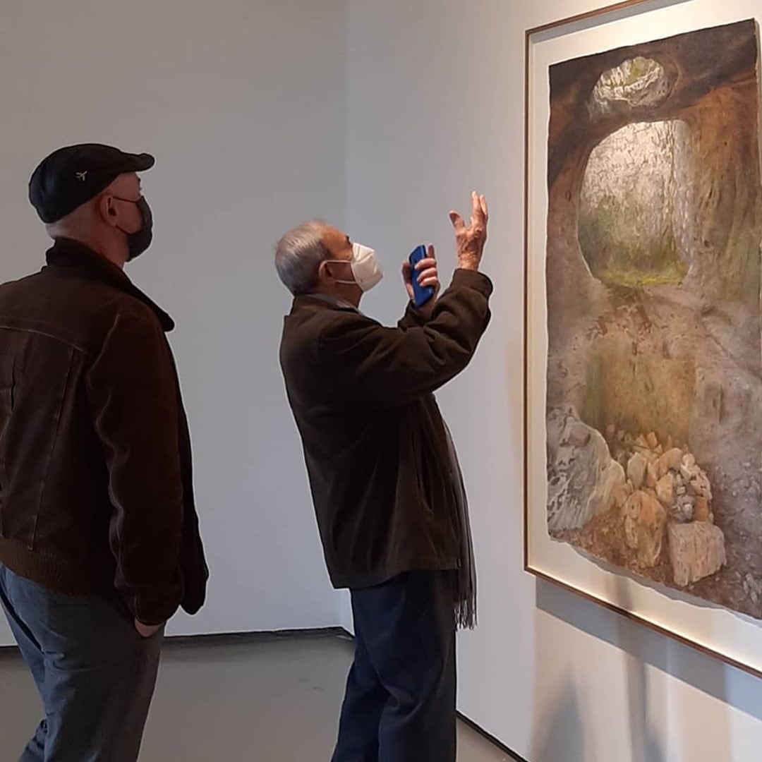Con su padre visitando su exposición individual en el CAB de Burgos