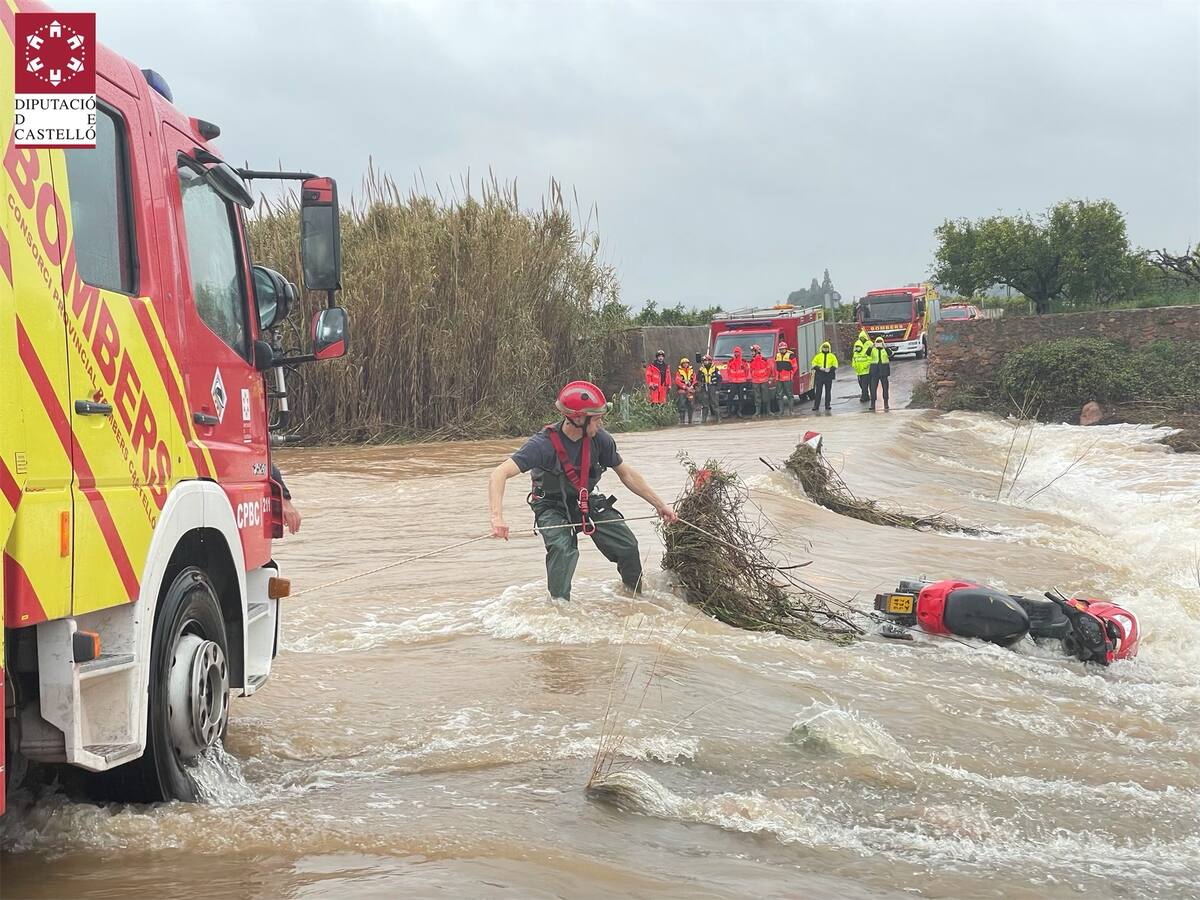 Los bomberos registran más de una treintena de salidas de emergencia por las fuertes lluvias