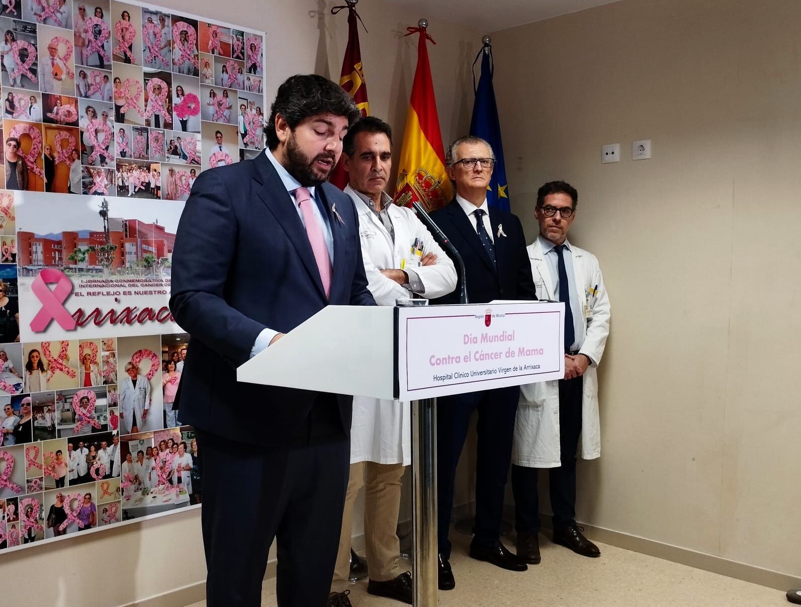 El presidente de la Región de Murcia, Fernando López Miras, este martes en rueda de prensa en el hospital Virgen de La Arrixaca