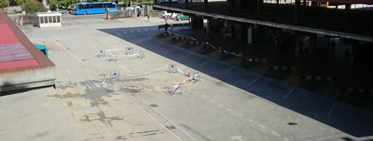 Grietas en la estación de autobuses