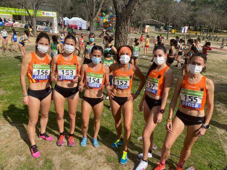 El equipo absoluto femenino, con Marian Ruiz, primera por la izquierda