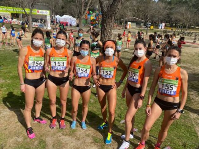 El equipo absoluto femenino, con Marian Ruiz, primera por la izquierda