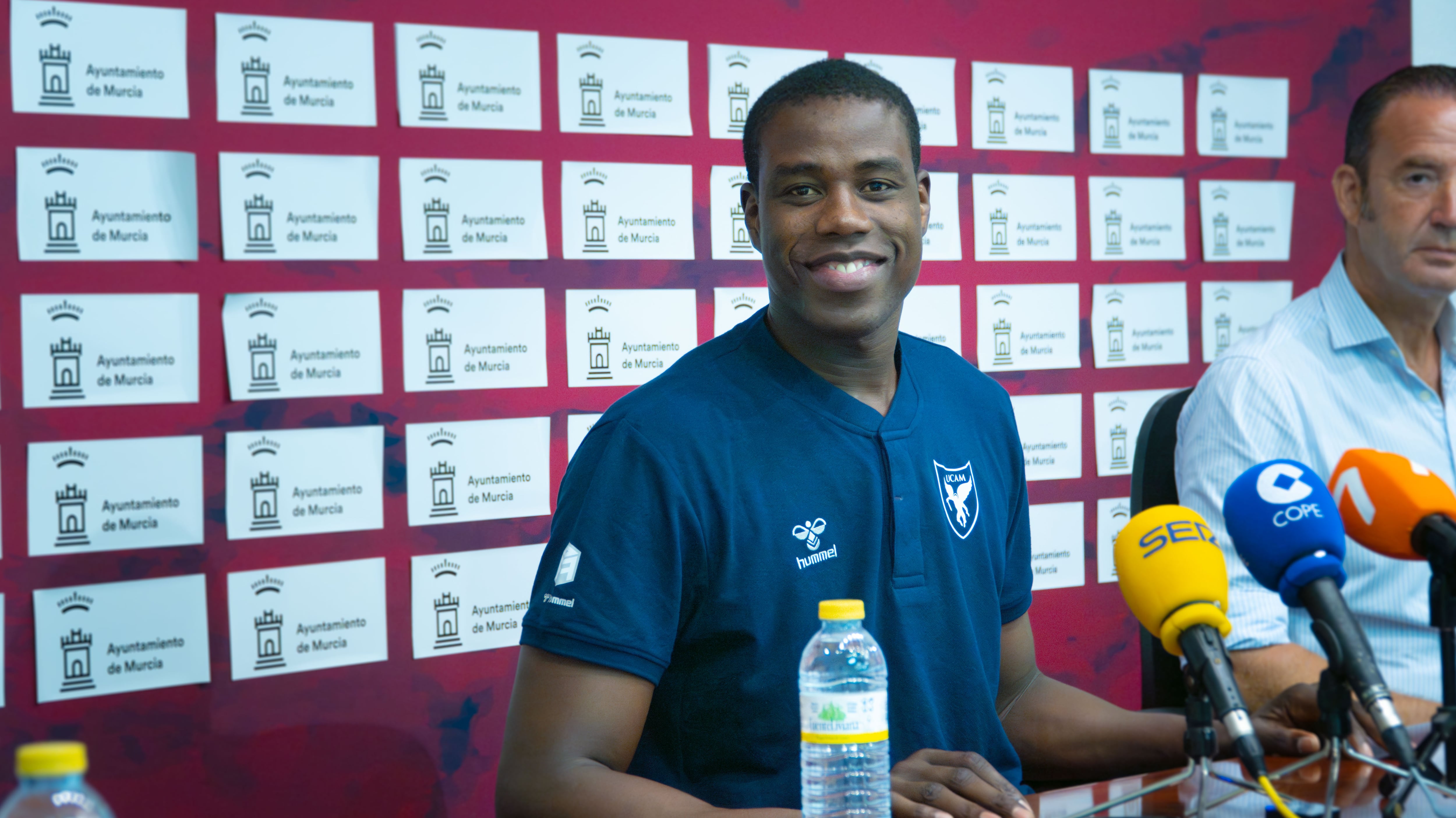 Moussa Diagne en su presentación con el UCAM Murcia CB