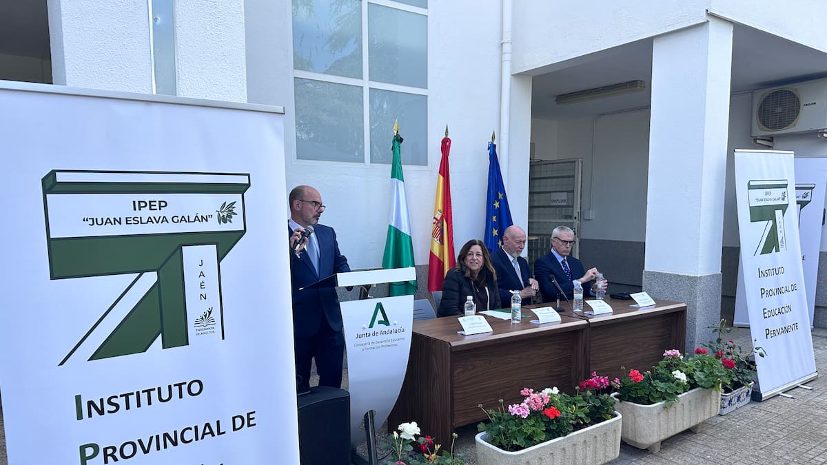 El Instituto Provincial de Educación Permanente de Jaén adopta el nombre de Juan Eslava Galán