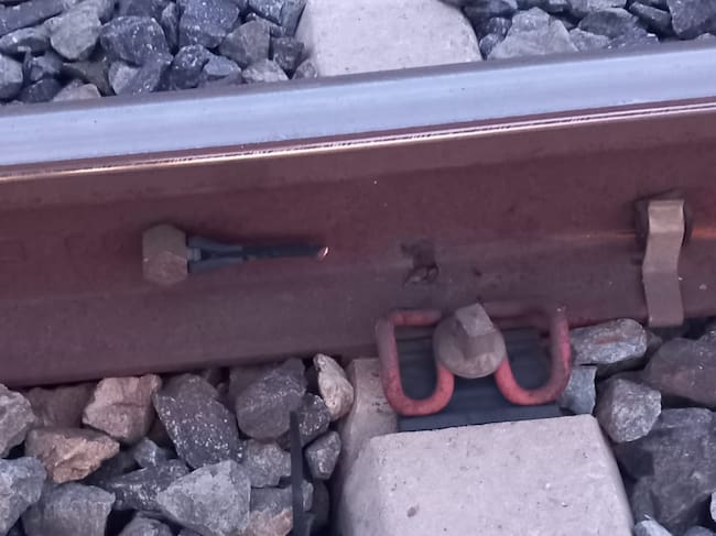 Al menos 6.300 personas y 18 trenes han resultado afectados este domingo por cuatro robos de cable de la línea ferroviaria de alta velocidad Madrid-Sevilla.