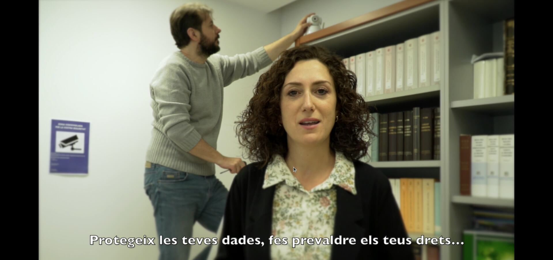 Una de les imatges de la campanya de l'APDA per a la protecció de dades personals.