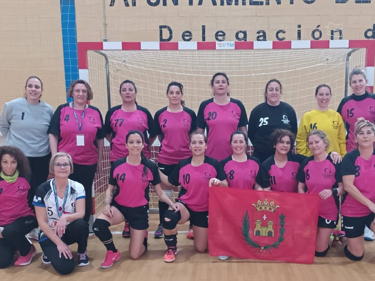 Las Veteranas del Elda Prestigio disfrutan del X Torneo Internacional de Balonmano Femenino Máster