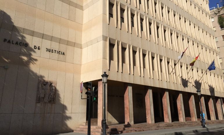 Fachada del Tribunal Superior de Justicia de Castilla- La Mancha