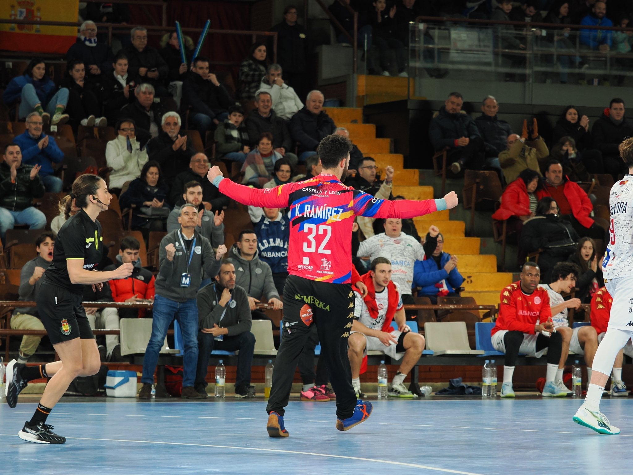 Lance del último partido del Abanca Ademar.