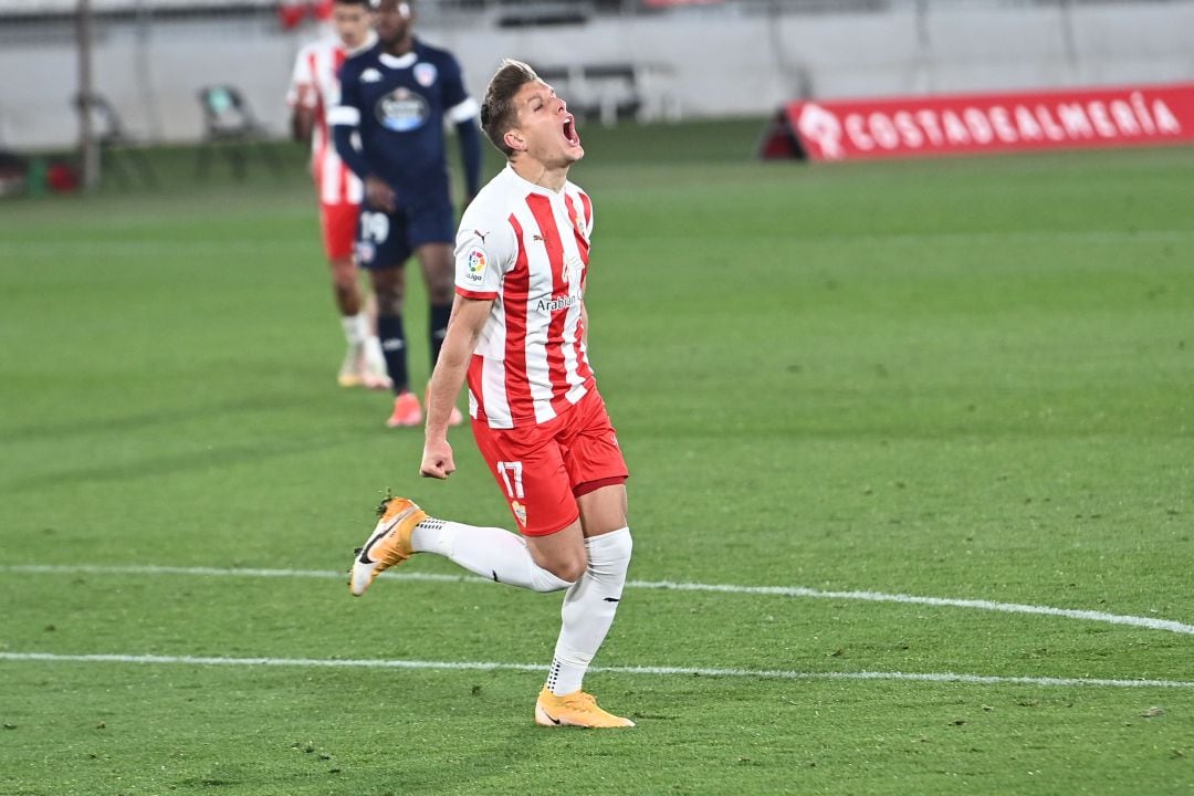 José Corpas celebrando su primer gol de la tarde ante el Lugo.