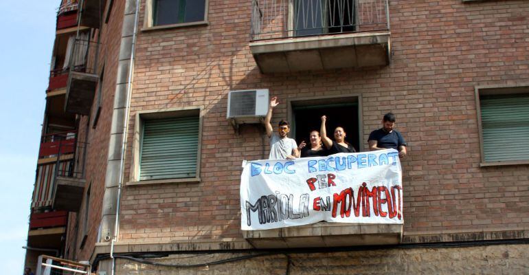 L'edifici okupat està situat al Passeig de Ronda, cantonada Lluís Companys.