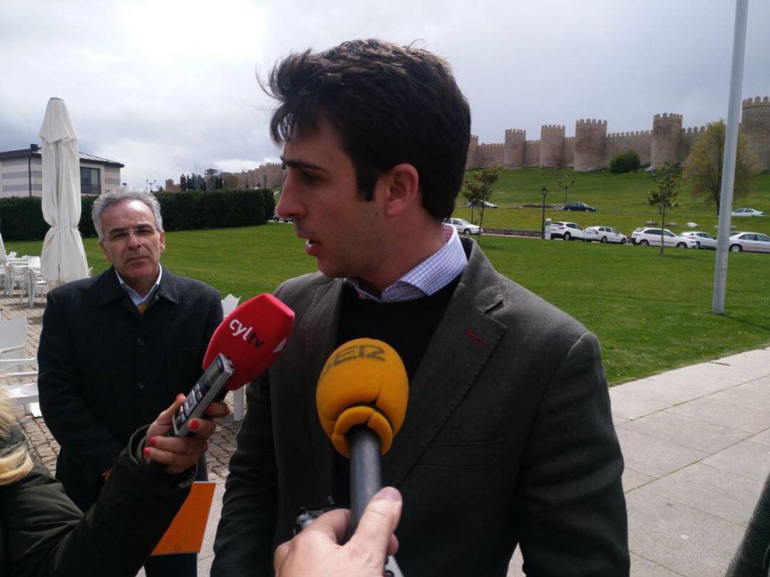 Manuel Hernández, candidato de Ciudadanos, durante la campaña electoral