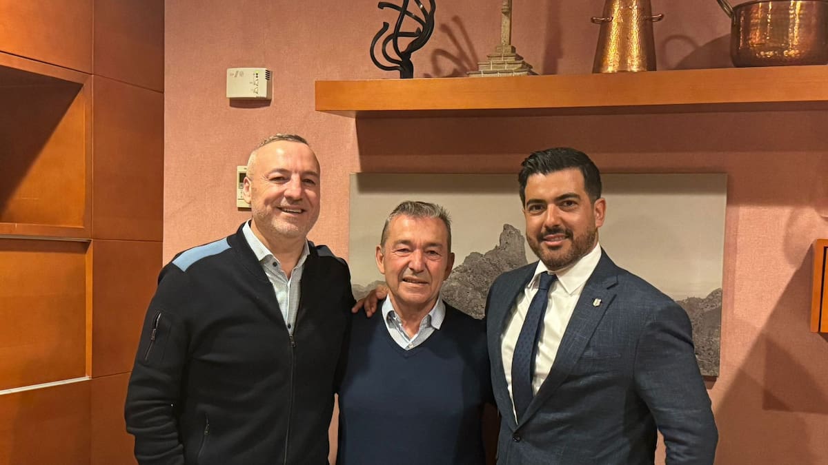 El presidente de la UD Las Palmas entiende que el CD Tenerife debe asumir las condiciones pactadas con el Gobierno Regional y adaptarse a la reducción del 50% del contrato de patrocinio