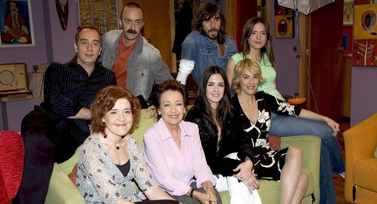 Amparo Baró junto al reparto de &#039;7 vidas&#039;