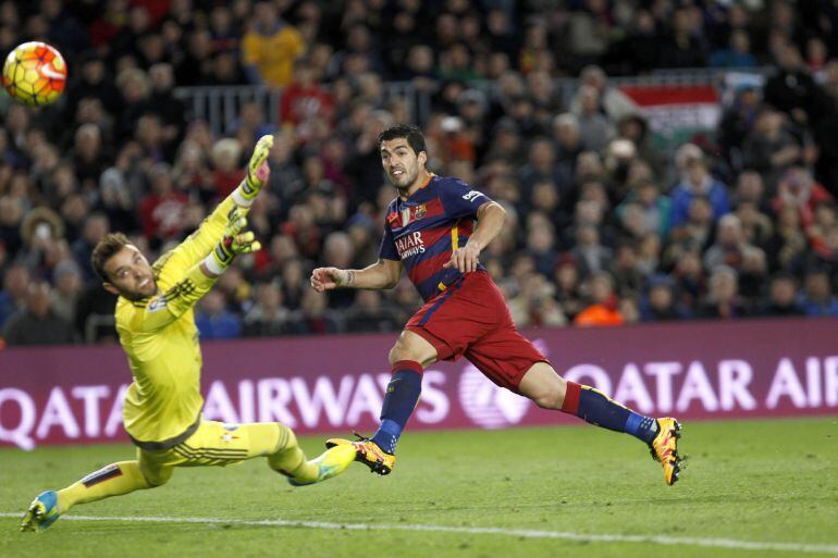 Luis Suárez bate a Sergio