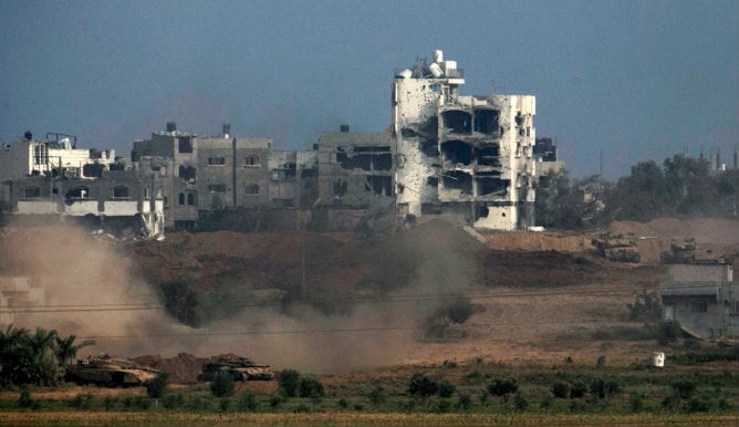 Tanques israelíes operando al norte de Gaza