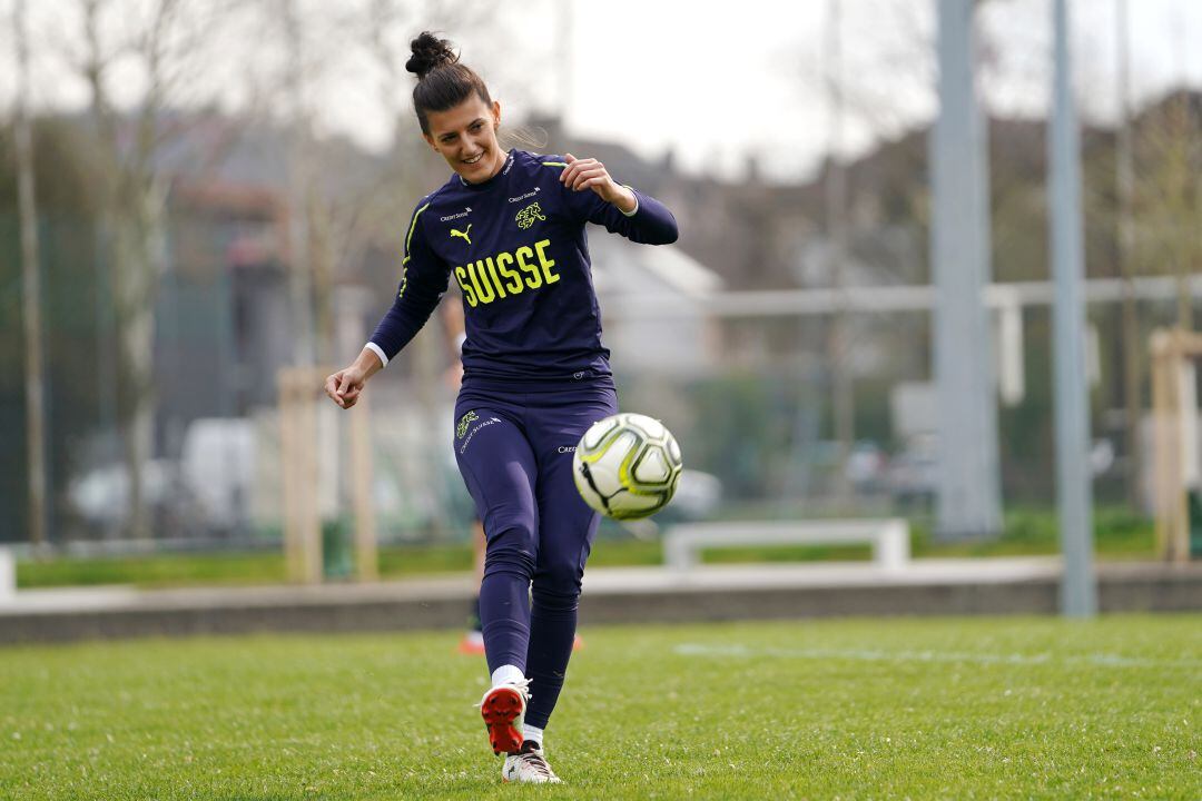 Florijana Ismaili durante una concentración con la selección de Suiza