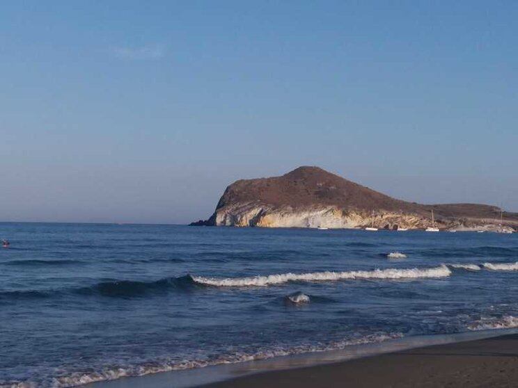 Las playas de acceso restringido de Cabo de Gata registran su verano con menor afluencia de vehículos.