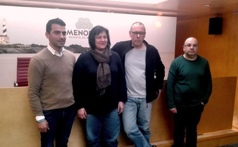 El conseller Miquel Company junto a los joyeros que irán  a Barcelona.